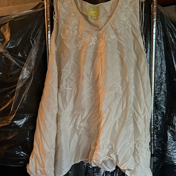 NWOT Anthropologie Maeve Silky Top - Picture 3 of 6